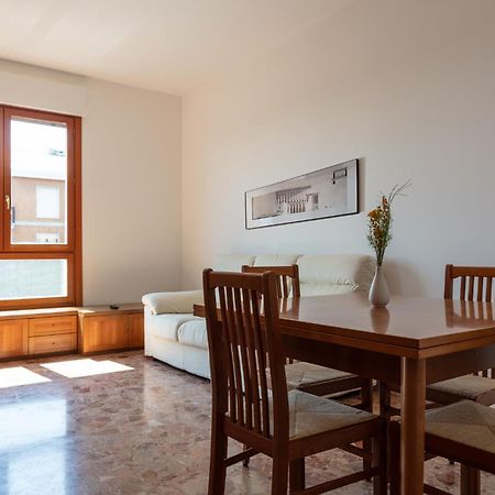 Dehomes - One Bedroom, City View, Balcony, Wi-Fi & Netflix, Treno-Bus To Centre คอร์ซิโก ภายนอก รูปภาพ